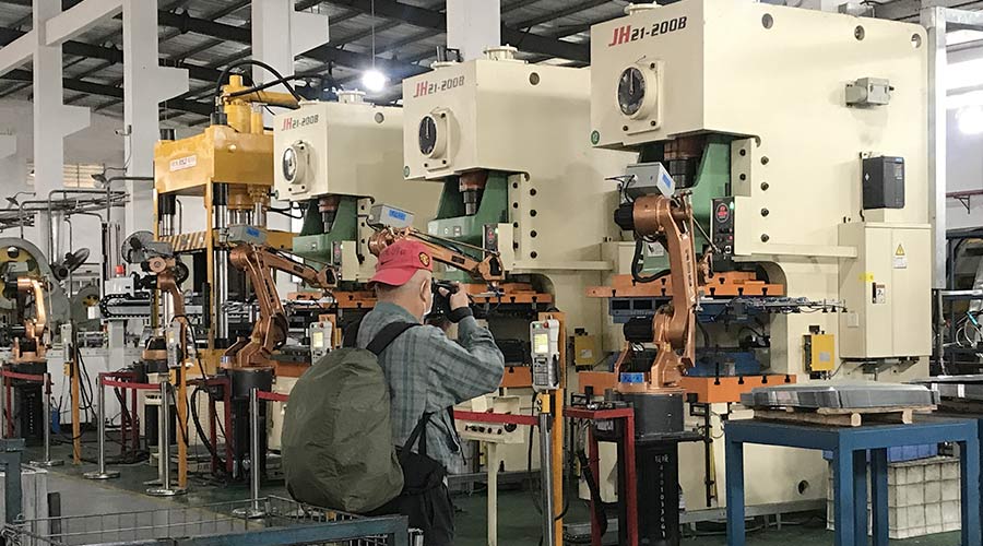 江門市攝影協(xié)會(huì)蒞臨金環(huán)電器拍攝交流  用鏡頭見證實(shí)力！