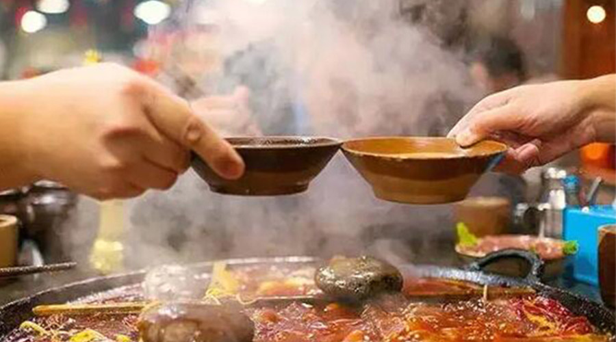 冬天火鍋團(tuán)建引來(lái)一身火鍋味  衣物烘干機(jī)化解職場(chǎng)尷尬！